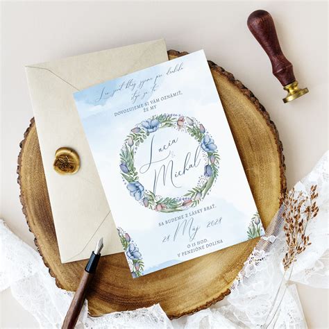 Tematické foto dievčaťa s kvetinovým vencom na hlave