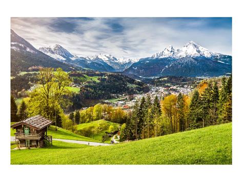 Obraz zasneženej horskej krajiny s ľadovými jazierkami a tancujúcimi snehovými vločkami