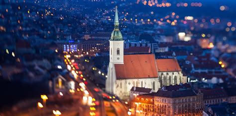 Dóm svätého Martina v Bratislave a výhľad na jeho presbytérium, kde sa konali korunovácie