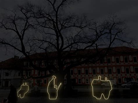 Svetelná inštalácia s vizuálnymi efektmi búrania múru symbolizujúceho neslobodu