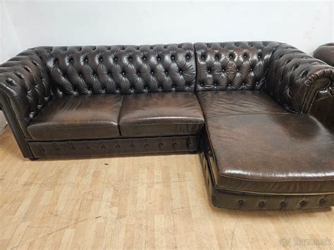 Tematické foto: kožená sedačka, možno v štýle Chesterfield