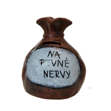 detailný náhľad na fľašu s nápisom NOEL a medeným detailom