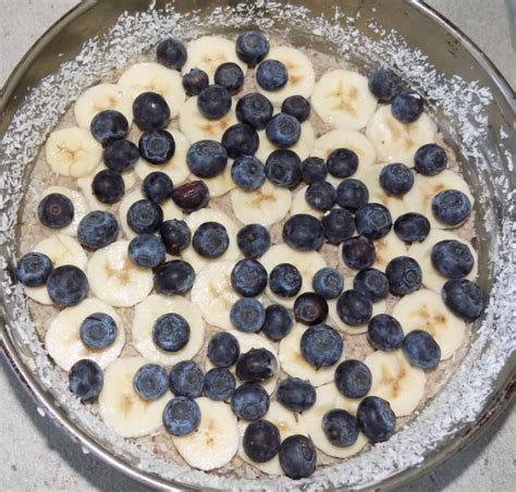 Inšpiratívne foto: zdravá banánová torta s ovocnou polevou