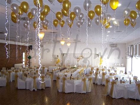 Ilustrácia svadobného sálu s balónovým stropom nad tanečným parketom