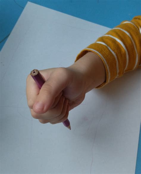 Schéma zdobenia medovníka: ako správne držať vrecúško a technika nanášania glazúry