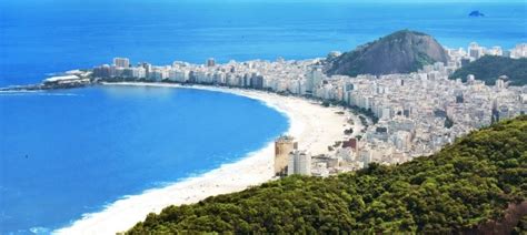 pláž Copacabana v Riu de Janeiro počas Silvestra