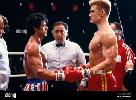 Ivan Drago a Rocky Balboa v ringu, symbolizujúci stretnutie dvoch svetov