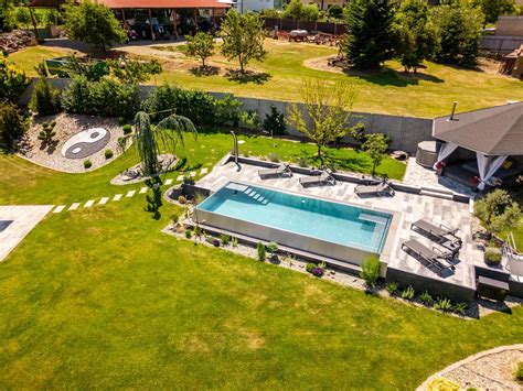 Foto luxusného bazéna v Aqua-Palace s diskotékou