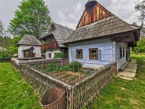 Fotografia typickej slovenskej drevenice.