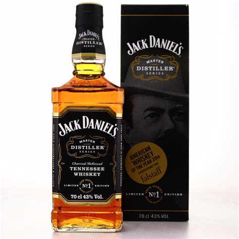 Ilustračná fotografia fľaše Jack Daniel's s americkou vlajkou