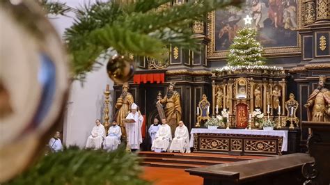 Strom na kázni svätého Bonifáca ako prechod od pohanských zvykov ku kresťanským