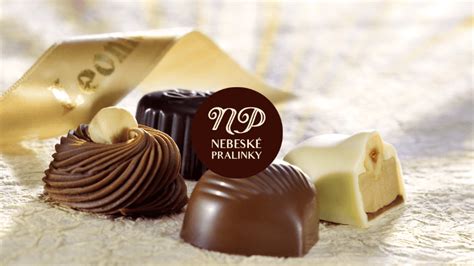 Detailný záber na ručne vyrábané čokoládové pralinky v elegantnom balení