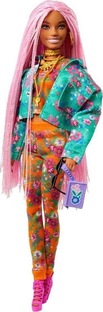 Ilustrácia Barbie kostýmu s ružovými nohavicami a kovbojskými čižmami