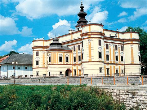 Historický kaštieľ v Lučivnej s okolitou prírodou