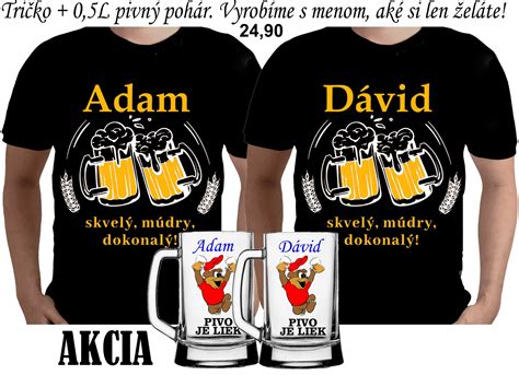 Dedo s personalizovaným pivným pohárom a úsmevom