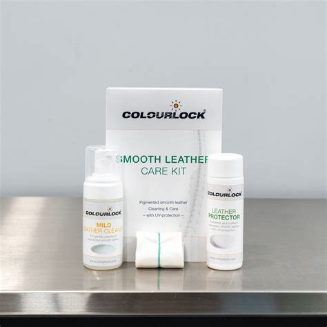 produktová fotografia súpravy ColourLock Shoe Cleaner s kefkou a handričkou