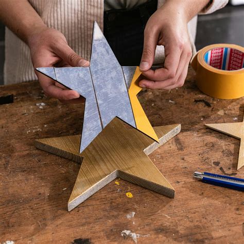 Dokončovanie spodnej časti stromčeka a výroba hviezdy.