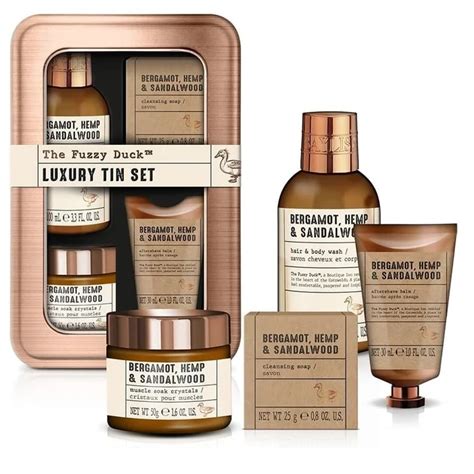 Produktové foto: sada kórejskej kozmetiky s farebnými obalmi