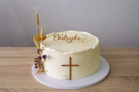 Porovnanie tradičnej a modernej torty na krst