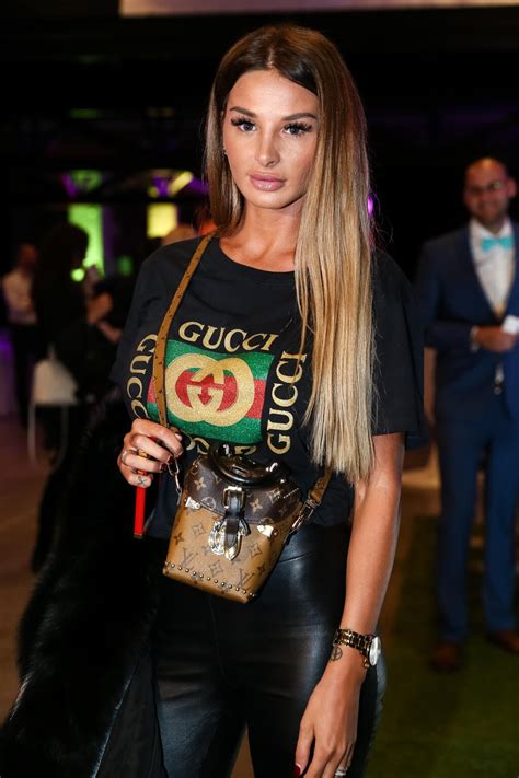 Zuzana Plačková v luxusných šatách na svojej narodeninovej oslave