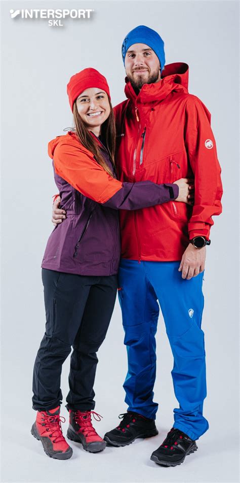 fotografia setu outdoorového vybavenia pre aktívnych mužov