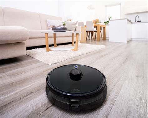 Robotický vysávač v modernom interiéri