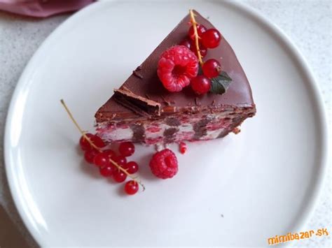 Ovocná torta s krémom z mascarpone.