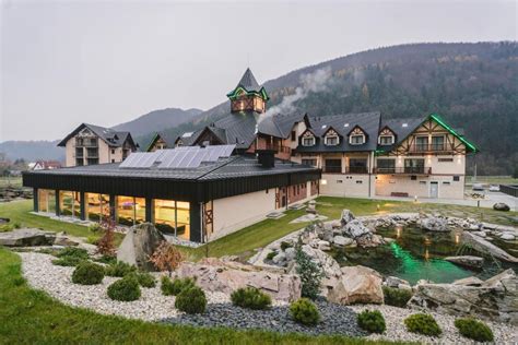 panoramatický záber na exteriér Village resort Hanuliak obklopený prírodou Malej Fatry