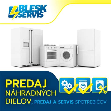 Detail obsluhy v bielych rukavičkách, zdôrazňujúci profesionálny servis