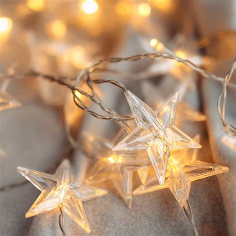 Ilustrácia znázorňujúca rôzne typy vianočného osvetlenia.