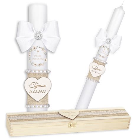 Ilustrácia otvorenej knihy pamiatky na krst s miestom pre fotografie a venovania