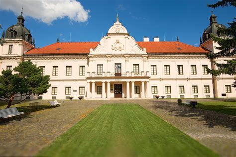 Kaštieľ RVS Studené a jeho okolie