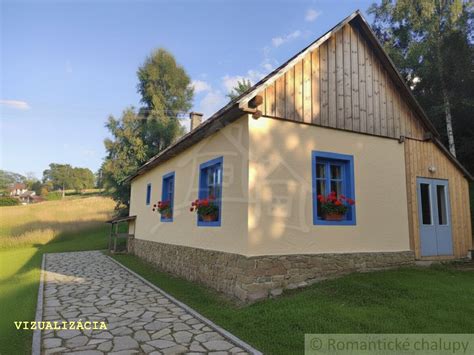 Ľudia degustujúci víno v príjemnom prostredí