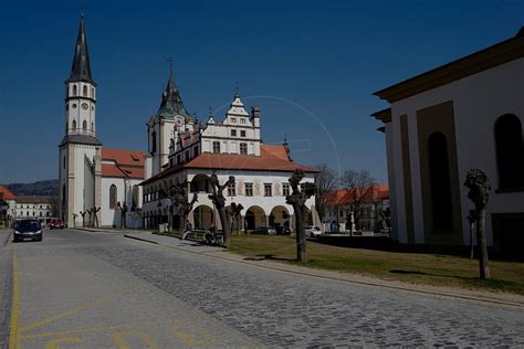 Ilustračná fotografia prázdneho miesta v kostole