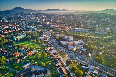 Zimná atmosféra historického centra mesta Prešov počas osláv konca roka