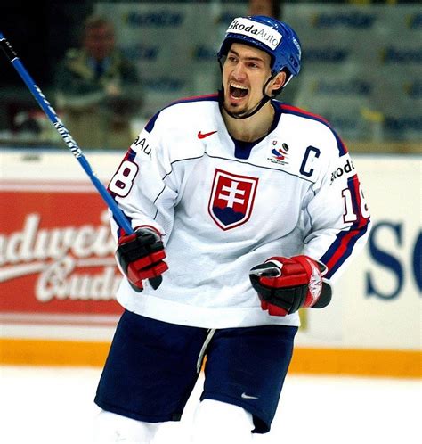 Miroslav Šatan s dresom slovenskej reprezentácie