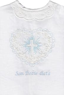 detail ozdobného písma na krstovej košieľke