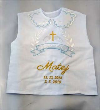 ukážka rôznych motívov krstových košieľok a sviečok