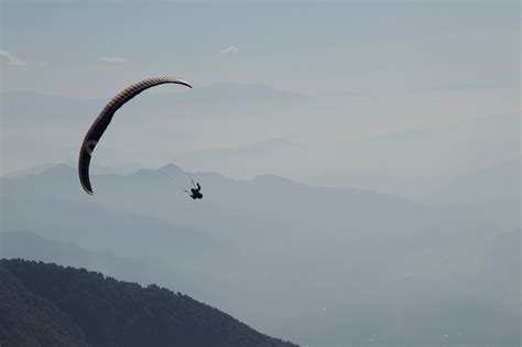Základná paraglidingová výstroj pripravená na let