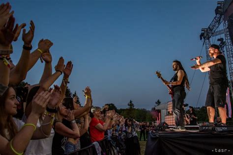Tematické foto hudobného festivalu v parku