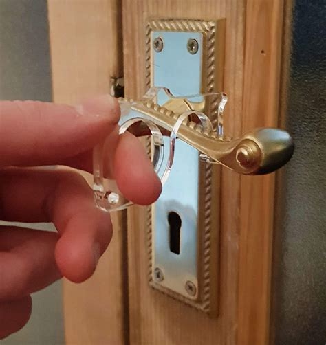 Kľúčenka Cleankey na bezdotykové otváranie dverí