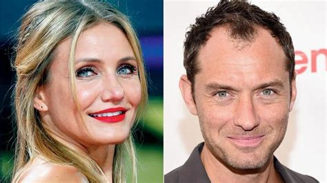 Scéna z filmu Prázdniny, zobrazujúca Amandu (Cameron Diaz) a Grahama (Jude Law) v anglickom vidieckom prostredí