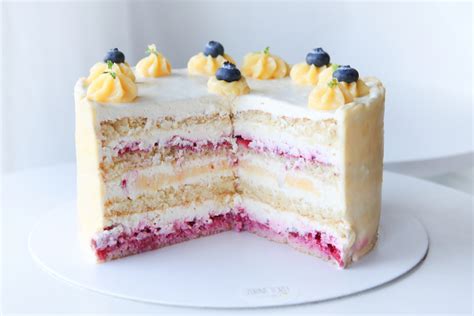 Ilustračná fotografia ovocnej torty s krémom.