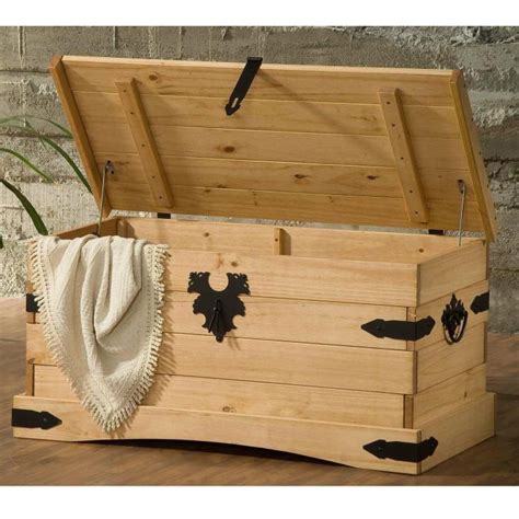 Ilustračná fotografia drevenej darčekovej truhlice s prekvapeniami