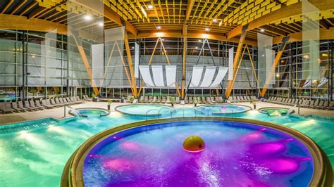 Informatívna grafika k 20. narodeninám AquaCity Poprad so zvýraznením termínu osláv