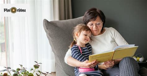 Deti čítajú vianočnú knihu pod vianočným stromčekom