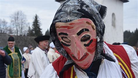 Fašiangové masky rôznych zvierat a postáv