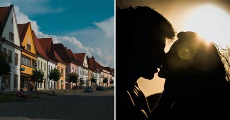 Romantický pár sa fotí pred historickou budovou Zemplínskeho múzea