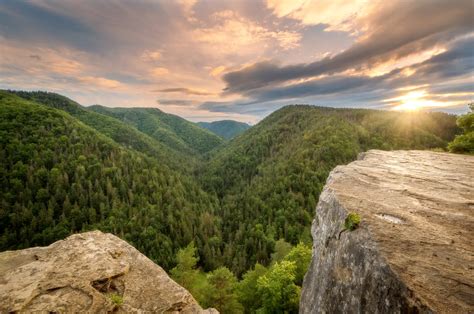 panoramatický pohľad na skalné bralo Tomášovský výhľad