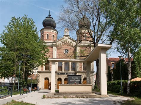Interiér Synagógy v Trnave s predajnými stánkami
